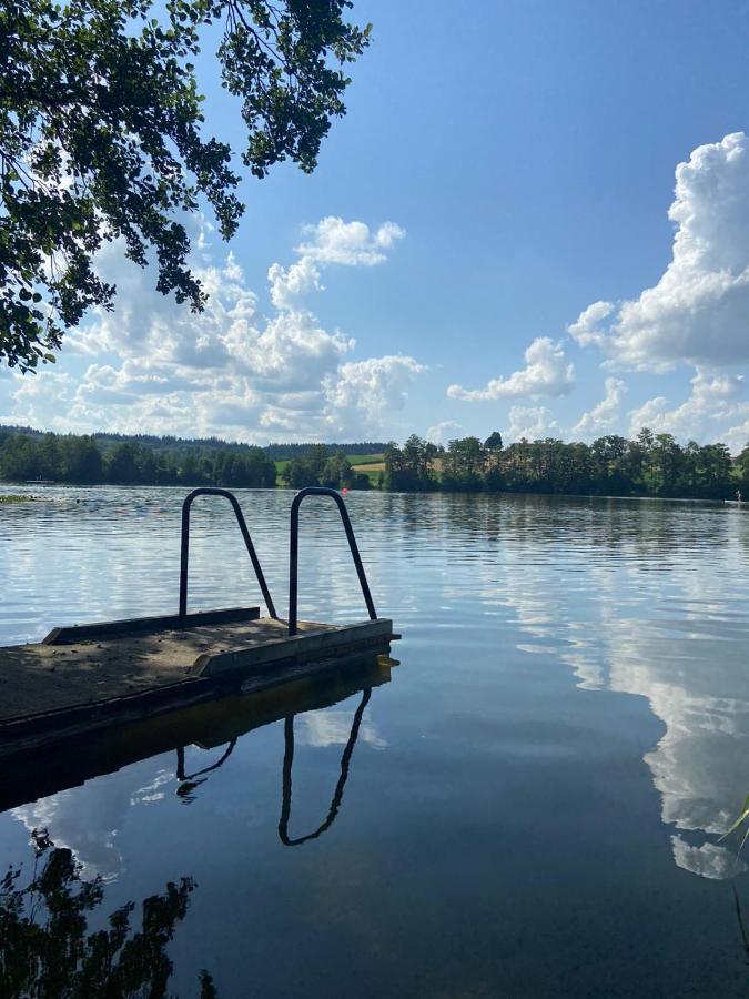 Отель Seepension Ostertach - Am Leitgeringer See Титмонинг Экстерьер фото